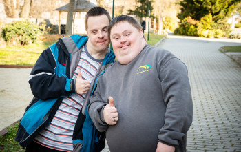 Na svet nazerajú krajším pohľadom Na svet nazerajú krajším pohľadom