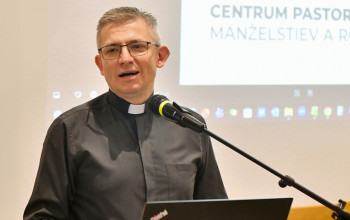 Kráčať s rodinami napĺňa život kňaza Kráčať s rodinami napĺňa život kňaza