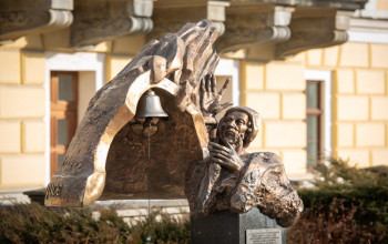 Krstitenice s cvengom iroko-aleko