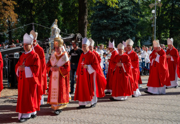 Na blahoreen bolo vye 30 biskupov zo Slovenska i zahraniia.