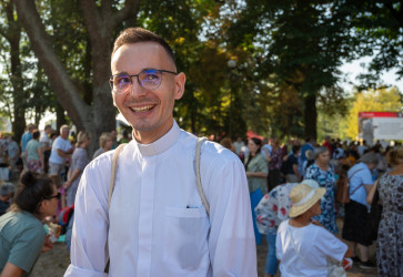 Medzi ptnikmi bol aj Pavol kovrnek, kaz Banskobystrickej dieczy, ktor stvrnil osobu Janka Havlka v dokumentrnom filme.