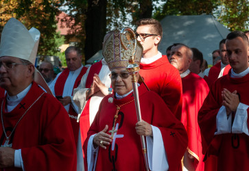 Hlavnm celebrantom slvnosti bol kardinl Marcello Semeraro, prefekt Dikastria pre kauzy svtch.